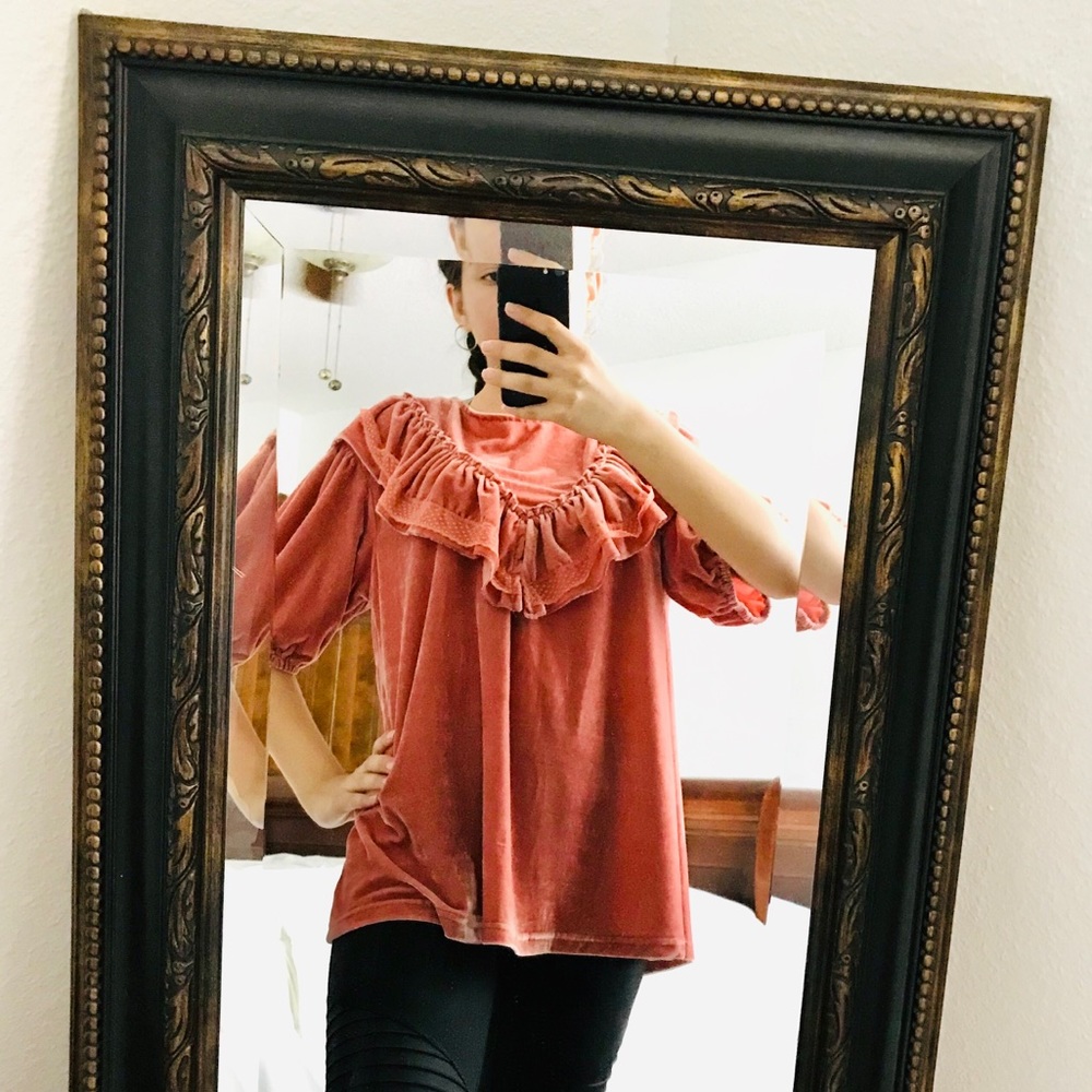 POL BUTTON DOWN BACK VELVET TOP WITH LACE TRIM